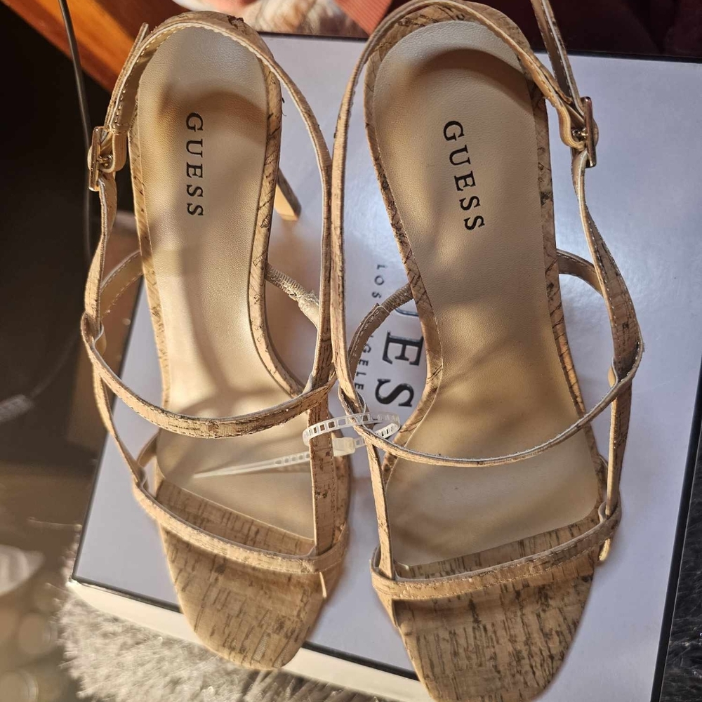 Guess Heels - Picture 2 of 6